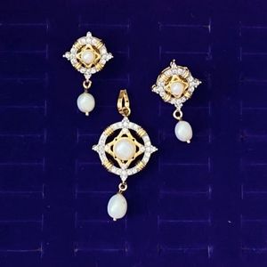 Pendant set